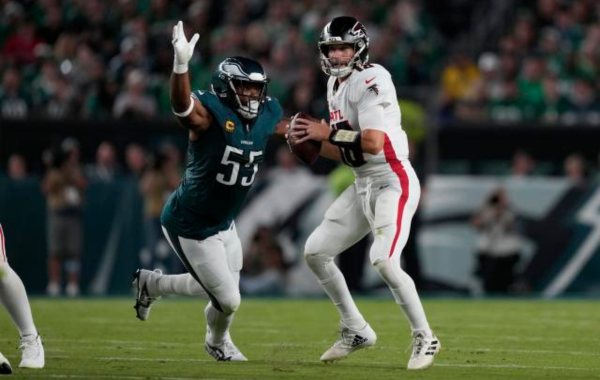 After Saquon Barkley goes down, Kirk Cousins ​​​​makes the extra kick as the Falcons beat the Eagles.