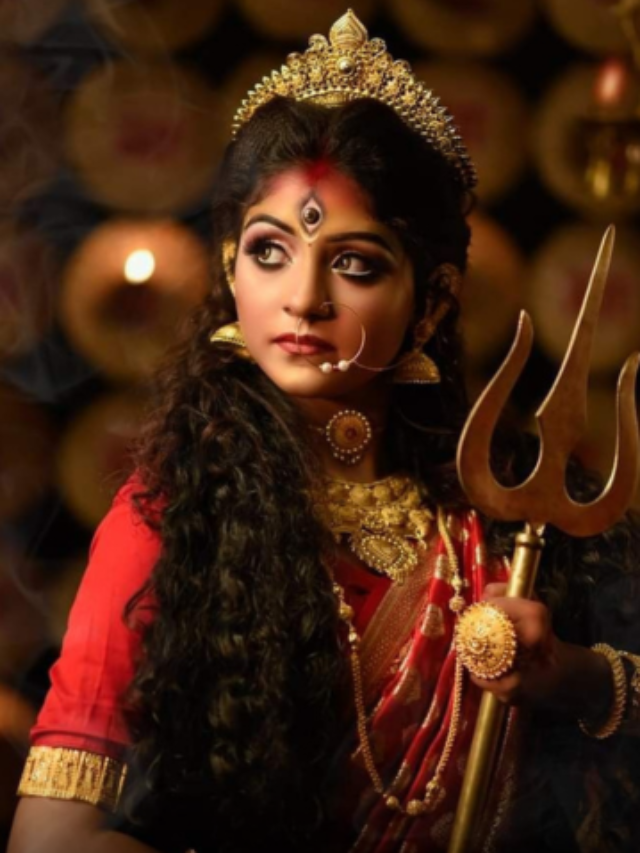 माँ दुर्गा आपको आपके सपनों और महत्वाकांक्षाओं के करीब लाएँ। दुर्गा पूजा की शुभकामनाएँ!